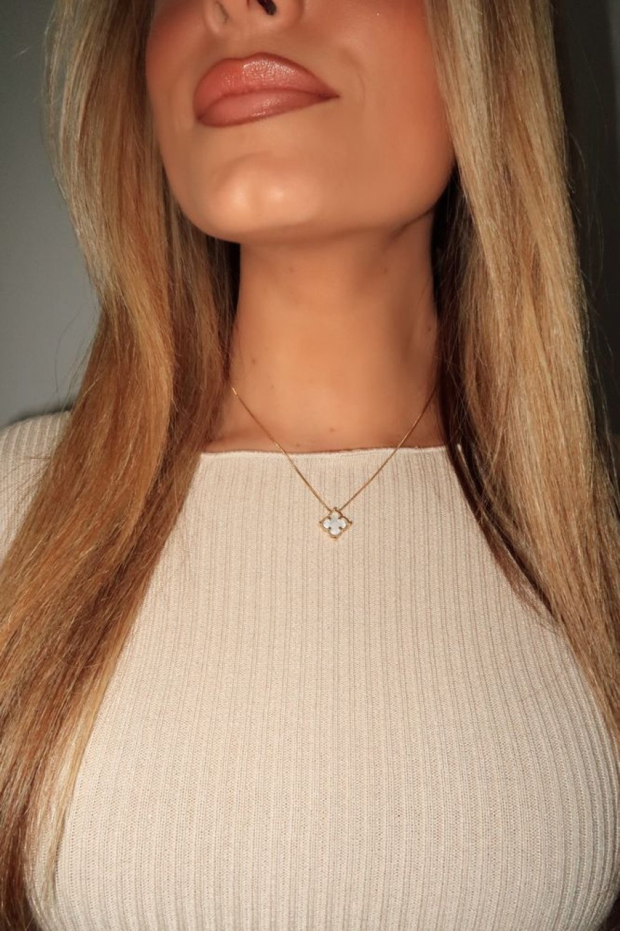 Lane 201 Necklaces | Gold Pendant Pearl Necklace